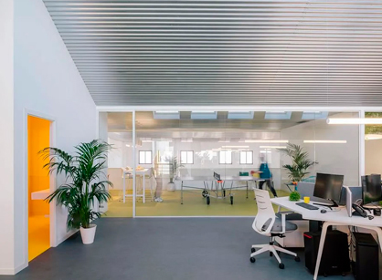 如何將廠房裝修設(shè)計(jì)空間改造成廣告遞送公司的辦公空間——SIDERAL