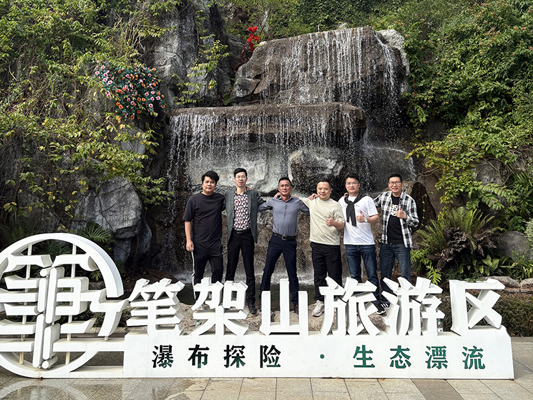 設(shè)計團隊合影